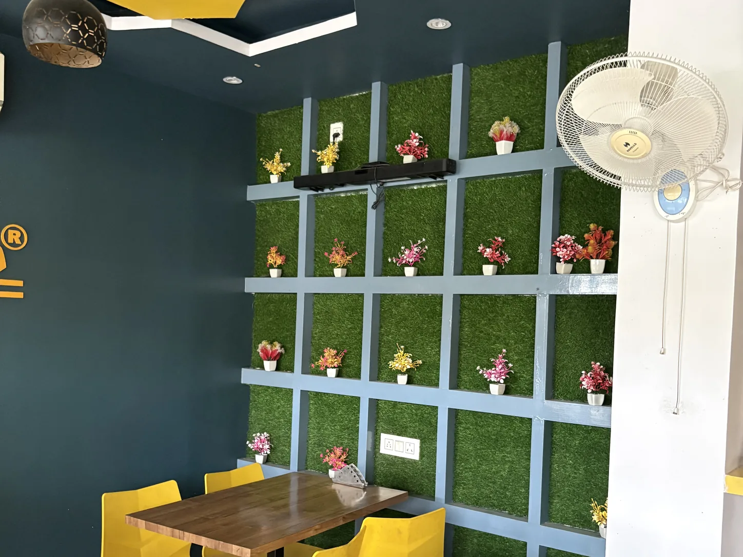 Planter wall in the in-house dining area